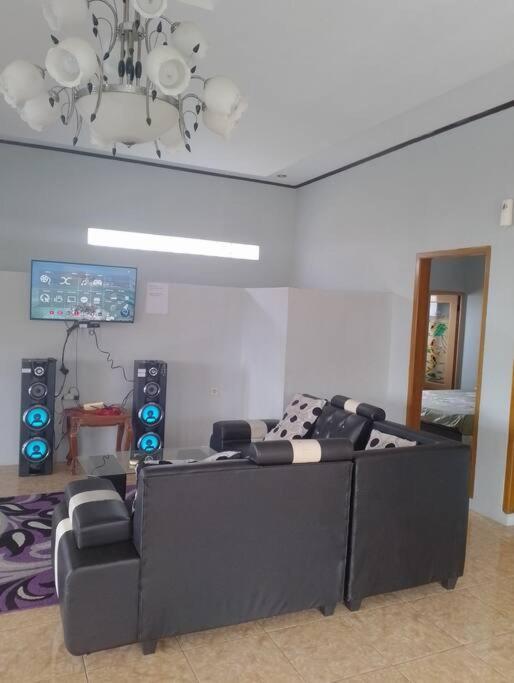 Villa Mutiara Citra Puncak Bu Eva Sampal Экстерьер фото