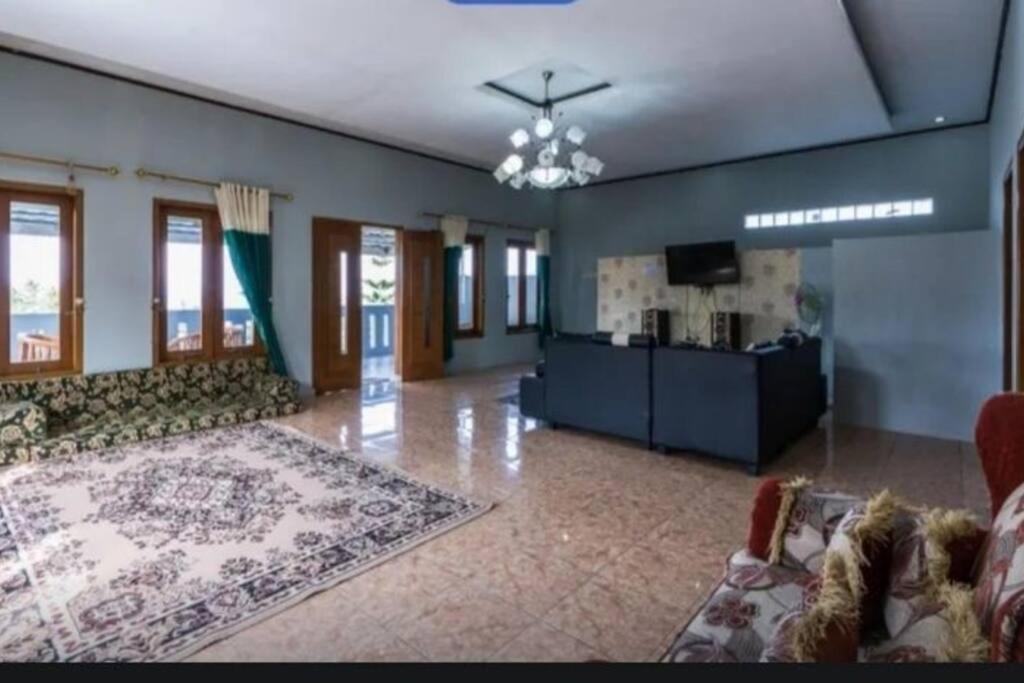Villa Mutiara Citra Puncak Bu Eva Sampal Экстерьер фото