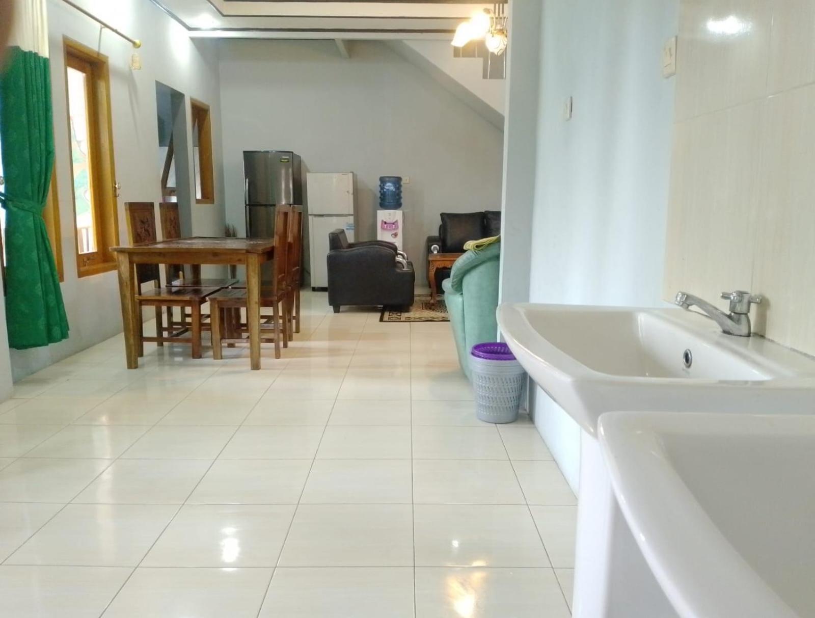 Villa Mutiara Citra Puncak Bu Eva Sampal Экстерьер фото